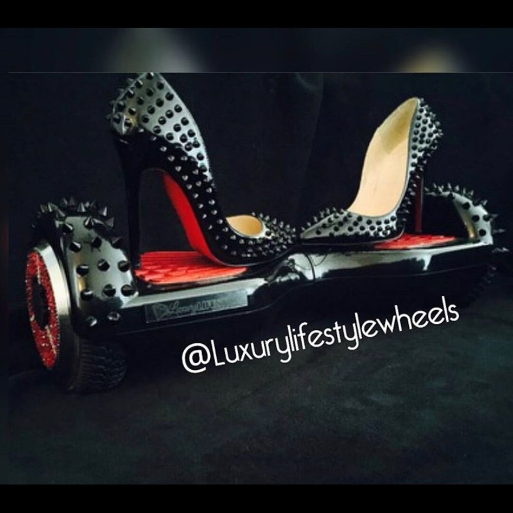 Christian Louboutin studded patent leather pumps - Picture 2 of 7